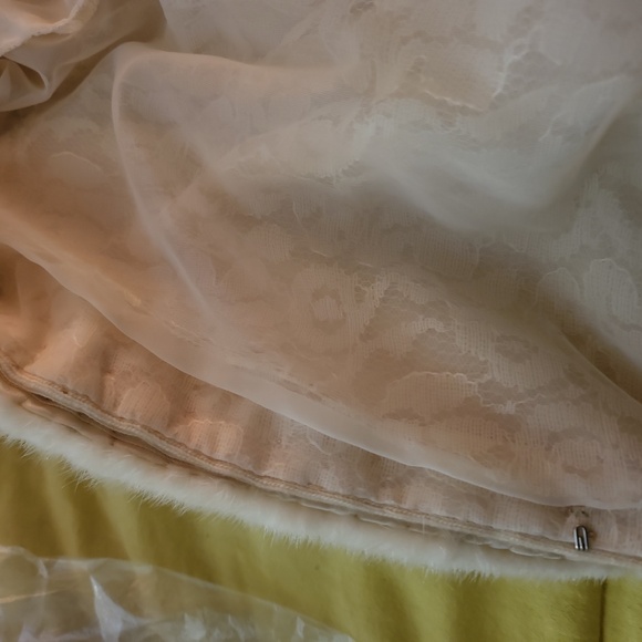VINTAGE CREAM SWEATER WITH RHINESTONE CLOSURES. - Picture 9 of 14